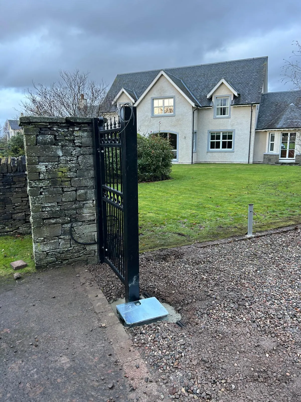 Underground gate automation motor installed at Tibbermore Perth by KLR Design