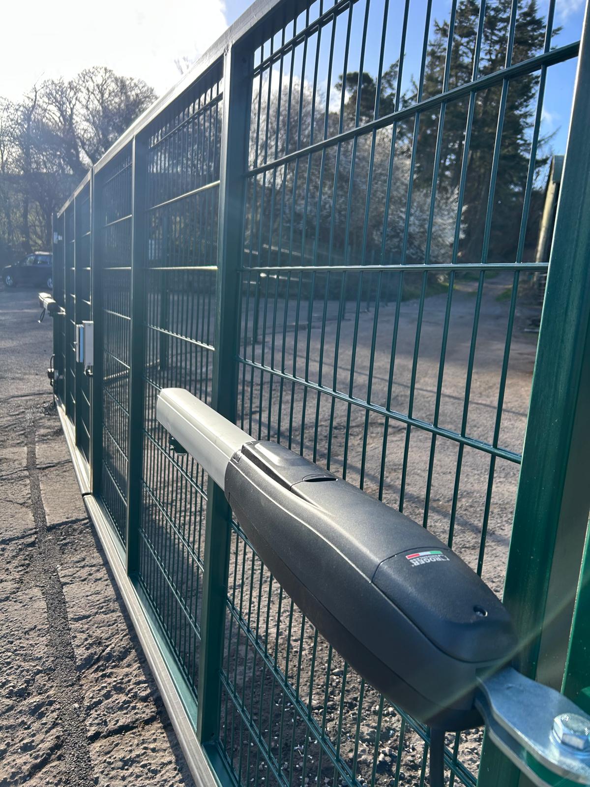 Roger Smarty automation arm fitted to commercial yard swing gate in Edinburgh by KLR Design