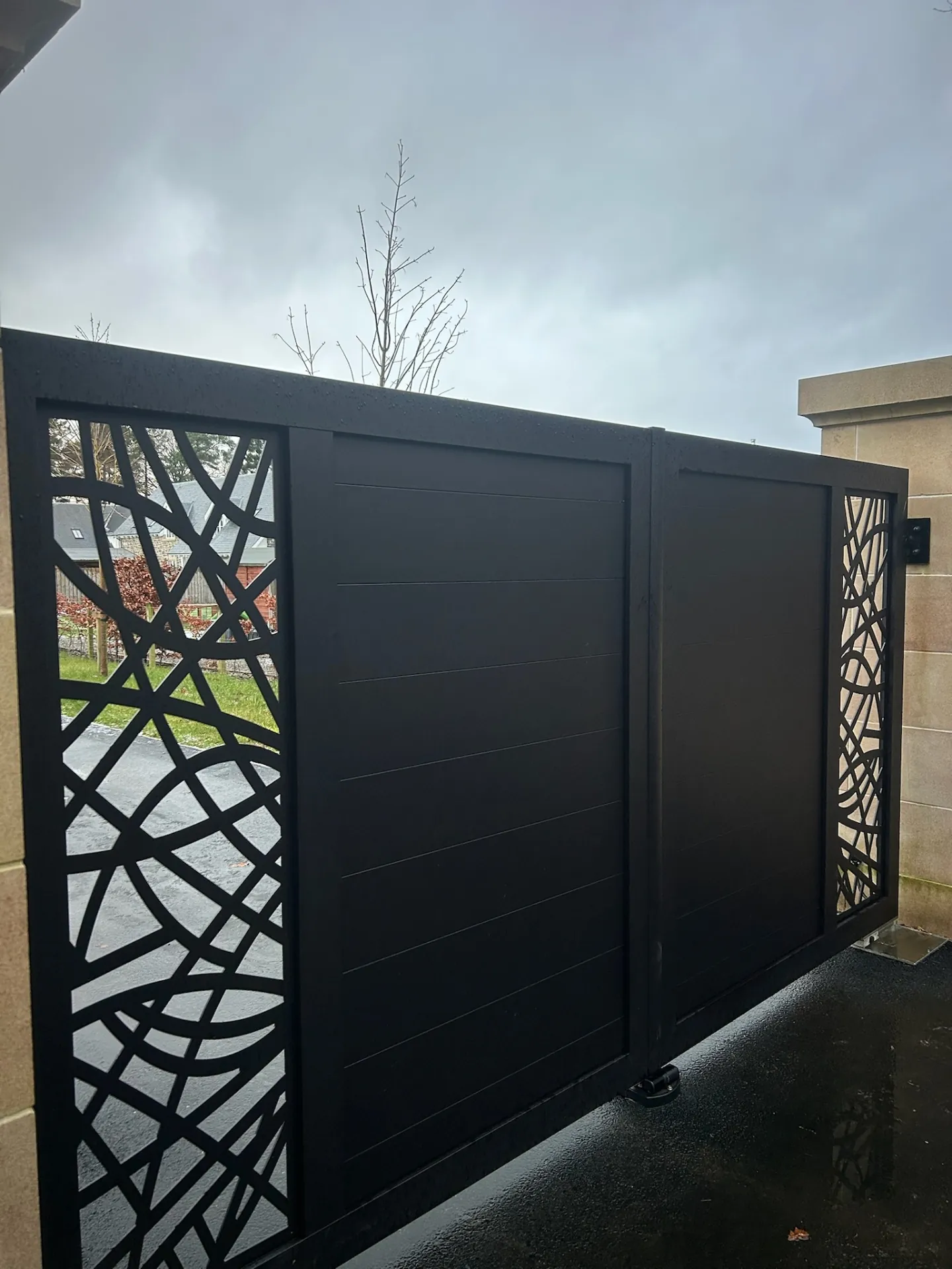 Bespoke laser-cut electric gate by KLR Design